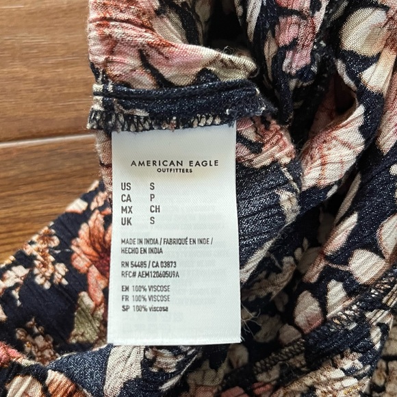 American Eagle Floral Pant - Picture 4 of 4